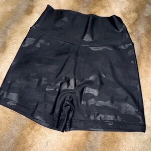 THE DRIVE CLOTHING camo scrunch butt shorts